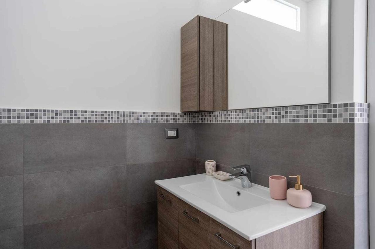 Milano City Apartments - Parking And Comfort - Spacious Apt Up To 8 Pax Milão Exterior foto