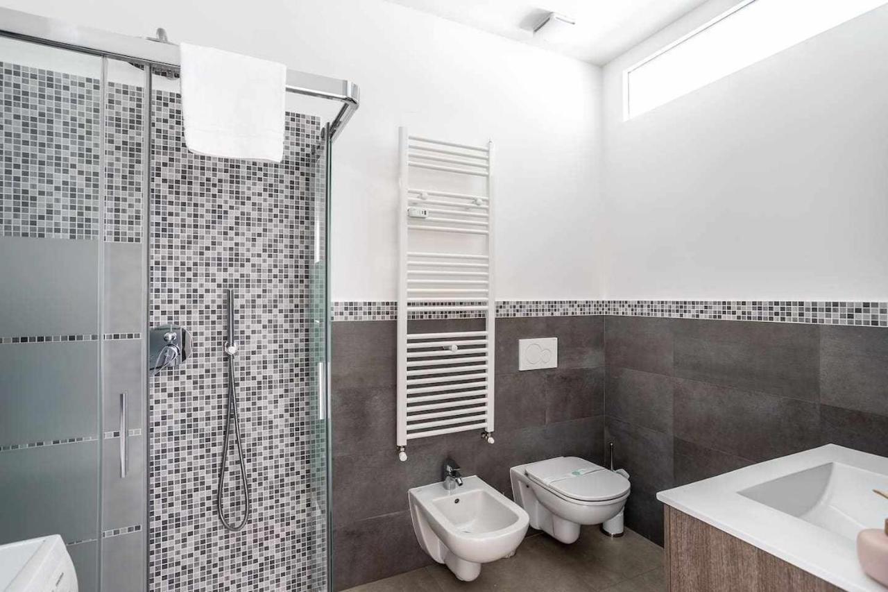 Milano City Apartments - Parking And Comfort - Spacious Apt Up To 8 Pax Milão Exterior foto