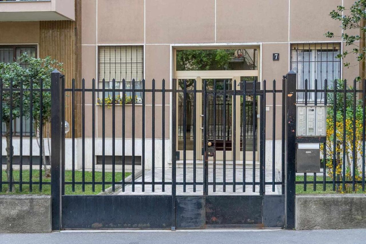 Milano City Apartments - Parking And Comfort - Spacious Apt Up To 8 Pax Milão Exterior foto
