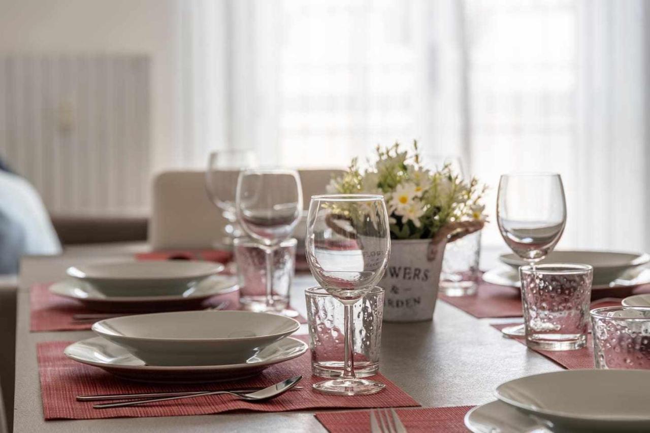 Milano City Apartments - Parking And Comfort - Spacious Apt Up To 8 Pax Milão Exterior foto